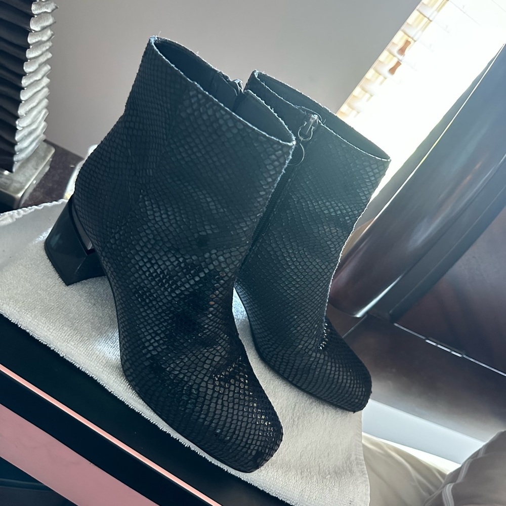 Black bootie